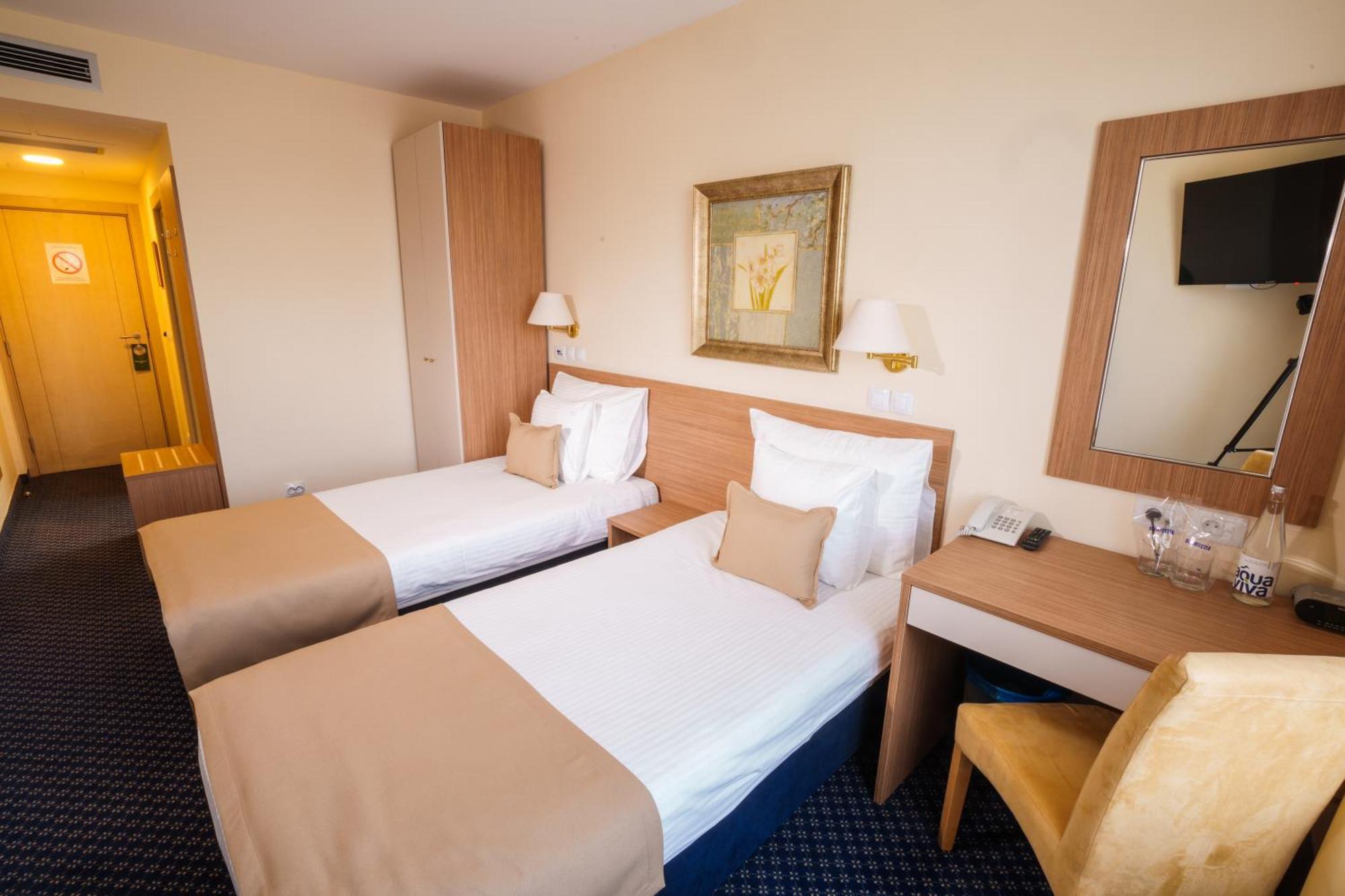 Hotel Monogram Park Рума Экстерьер фото