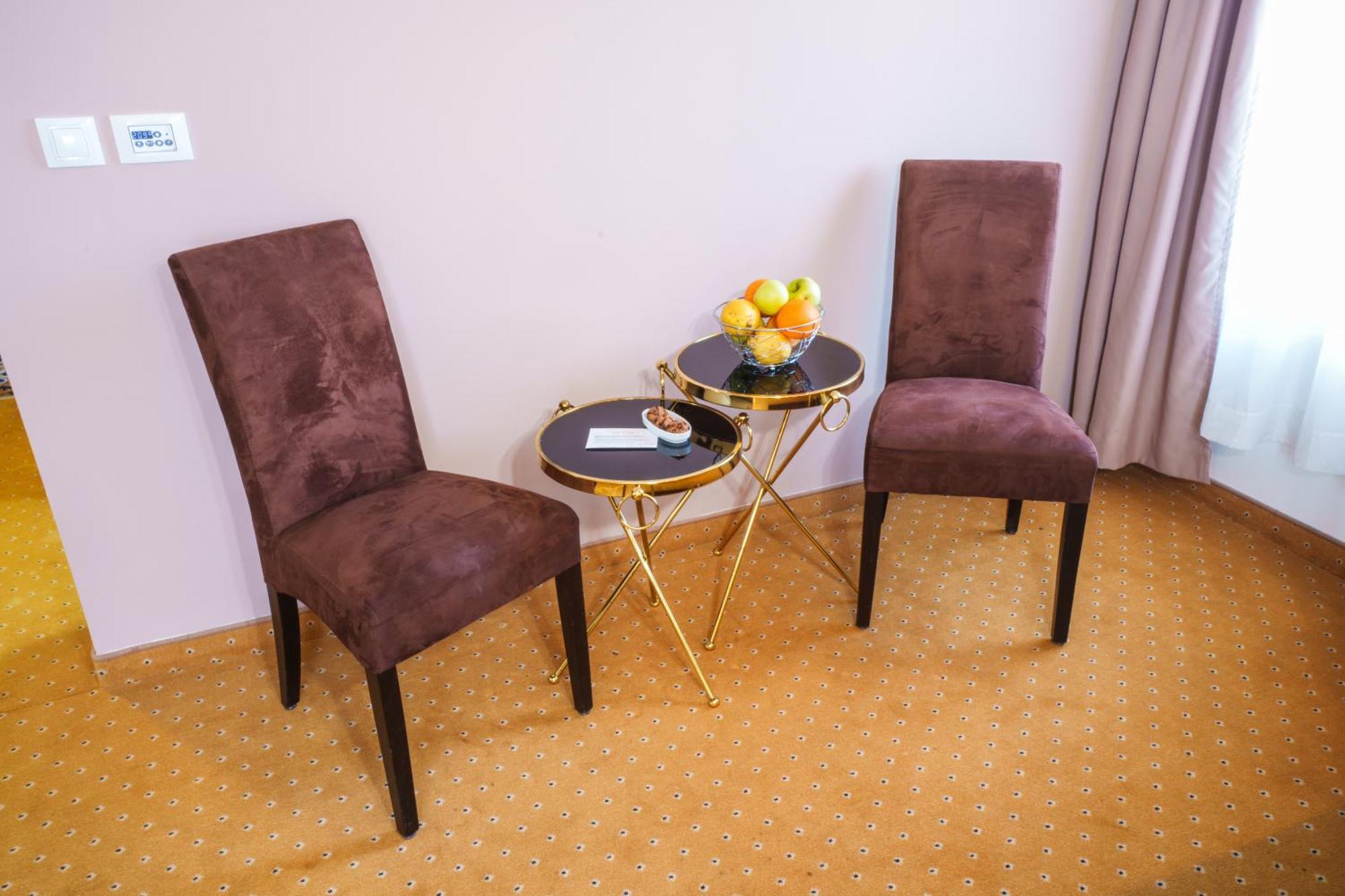 Hotel Monogram Park Рума Экстерьер фото