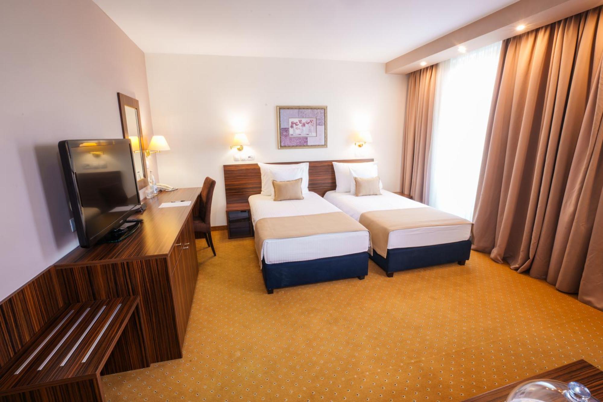 Hotel Monogram Park Рума Экстерьер фото