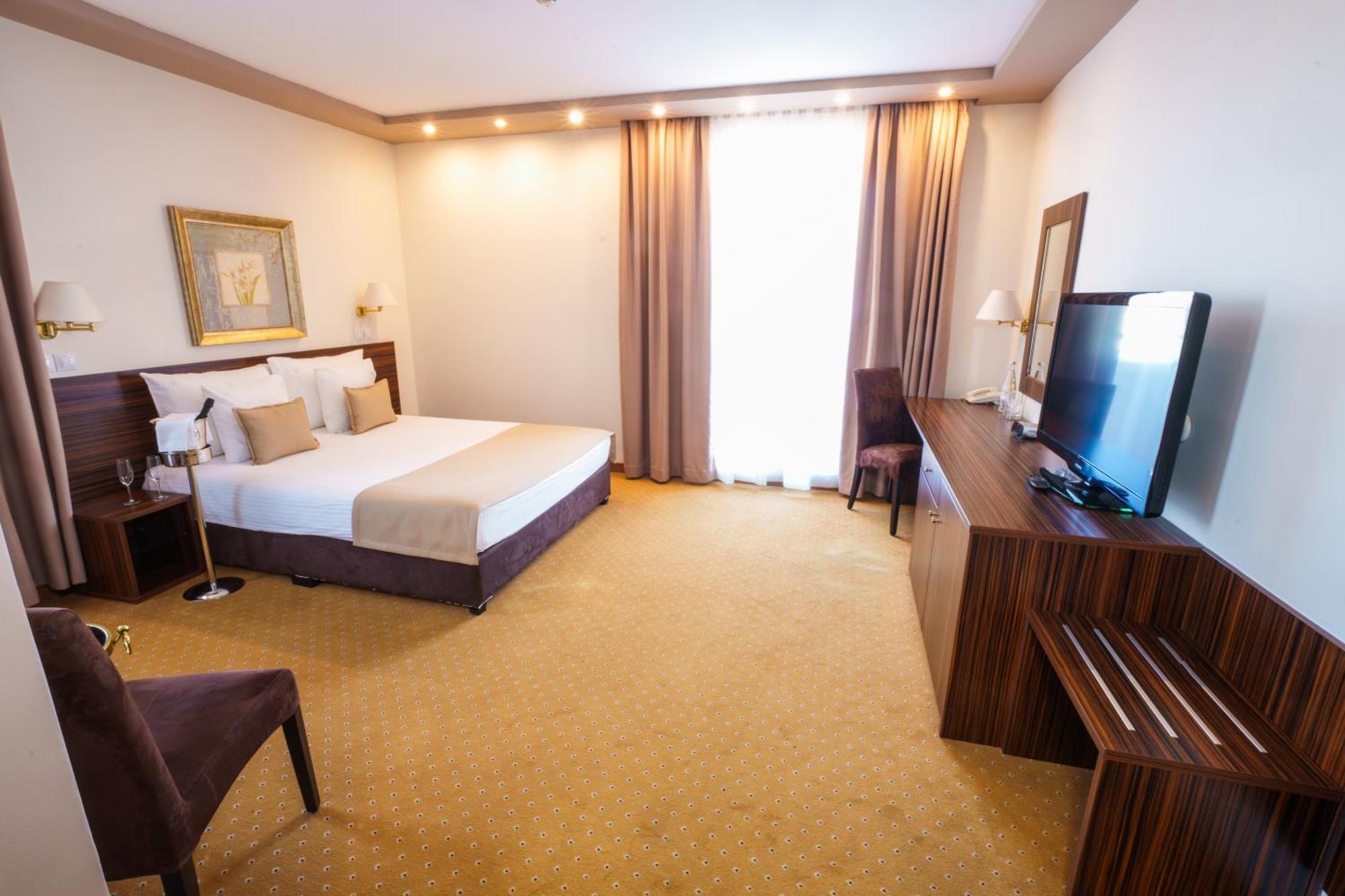 Hotel Monogram Park Рума Экстерьер фото