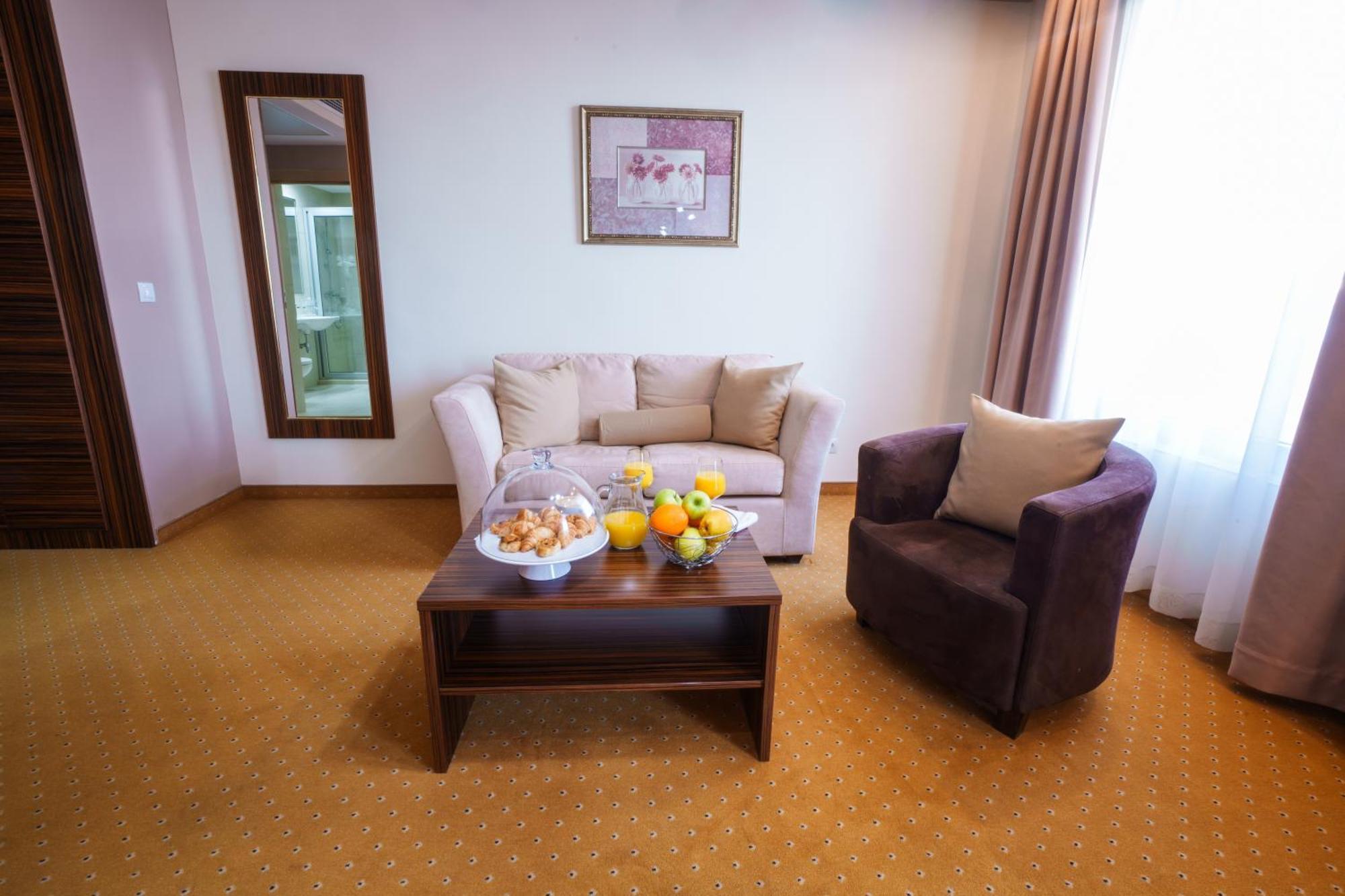 Hotel Monogram Park Рума Экстерьер фото
