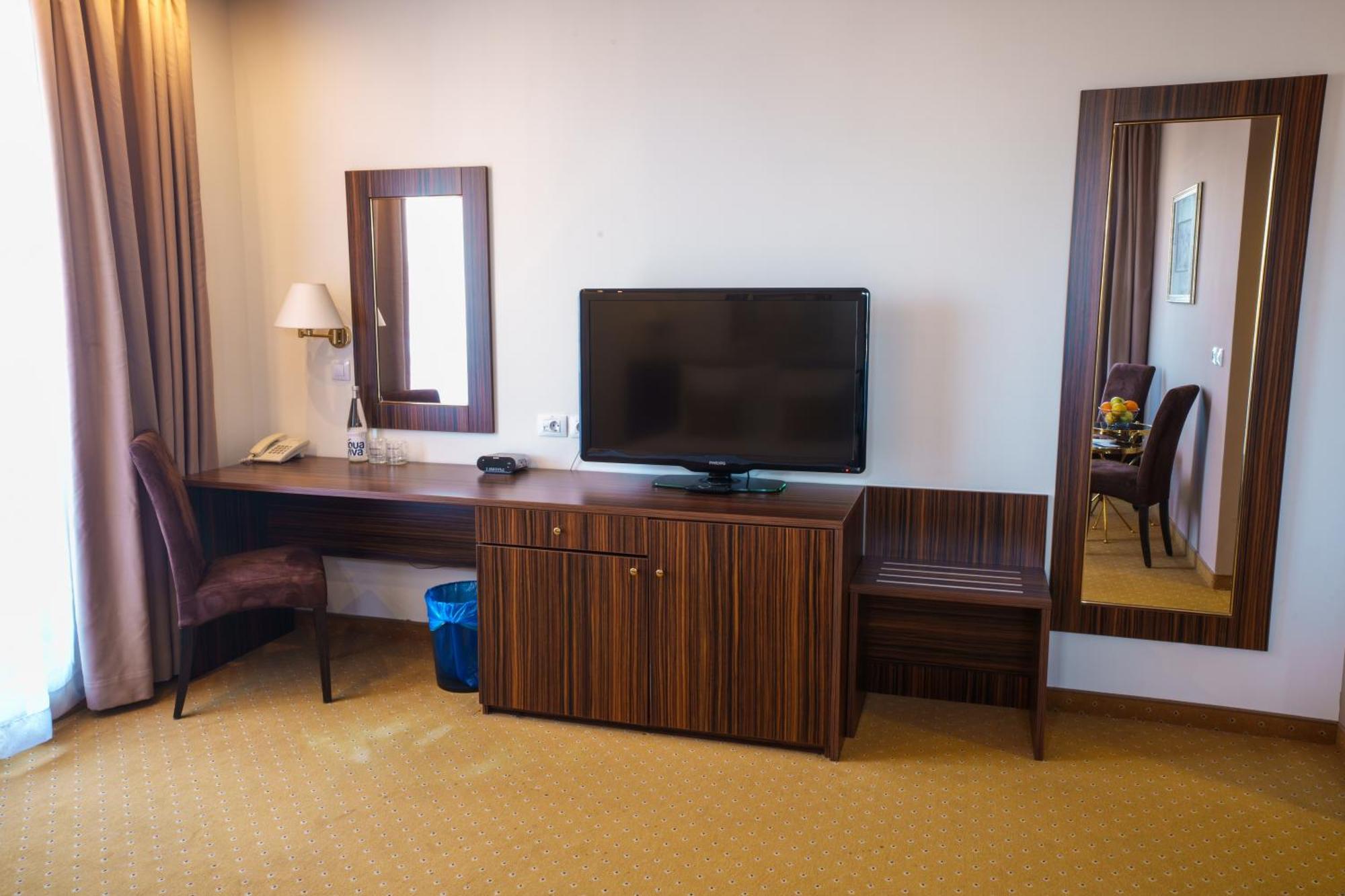 Hotel Monogram Park Рума Экстерьер фото