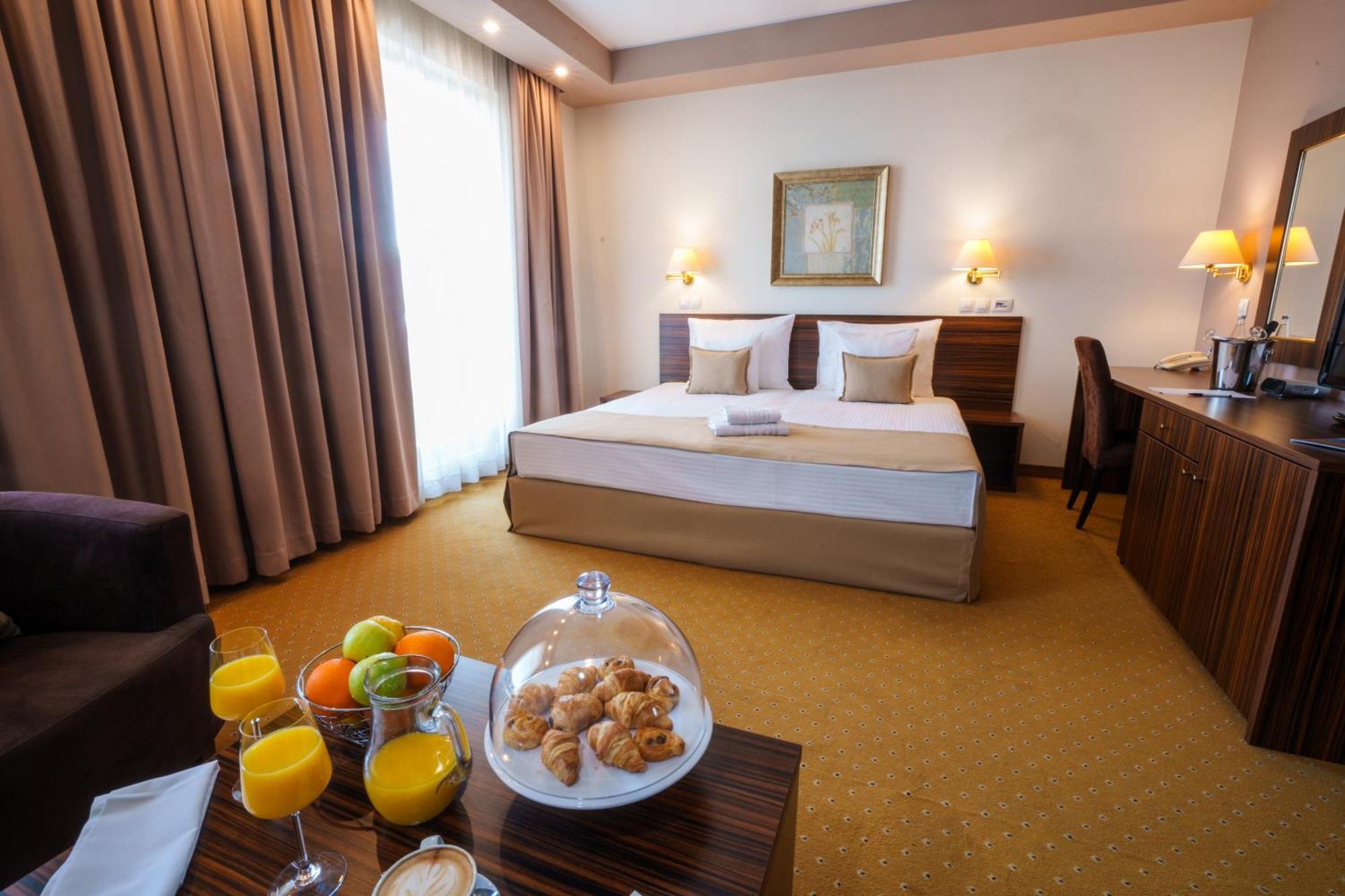 Hotel Monogram Park Рума Экстерьер фото