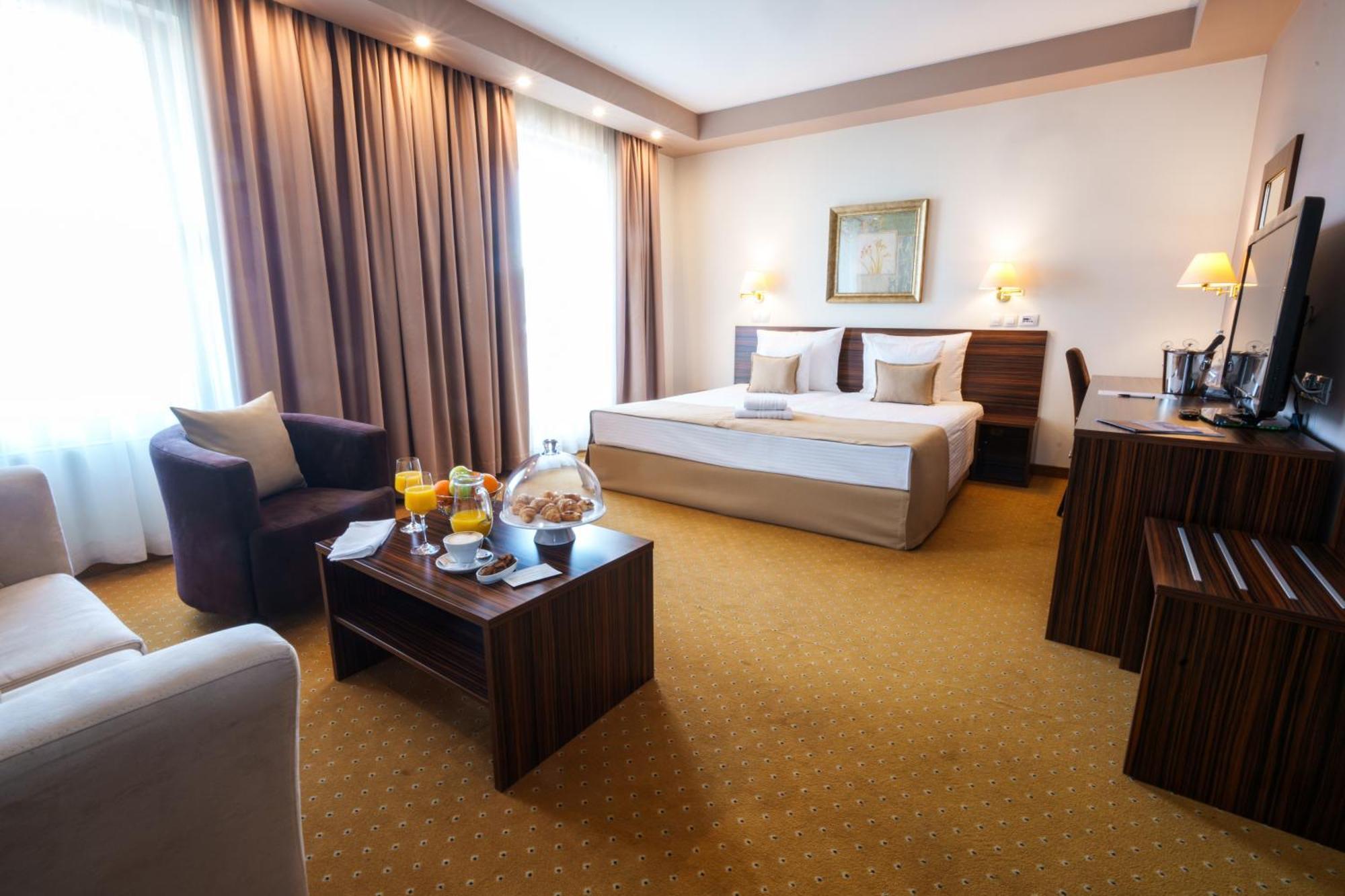 Hotel Monogram Park Рума Экстерьер фото